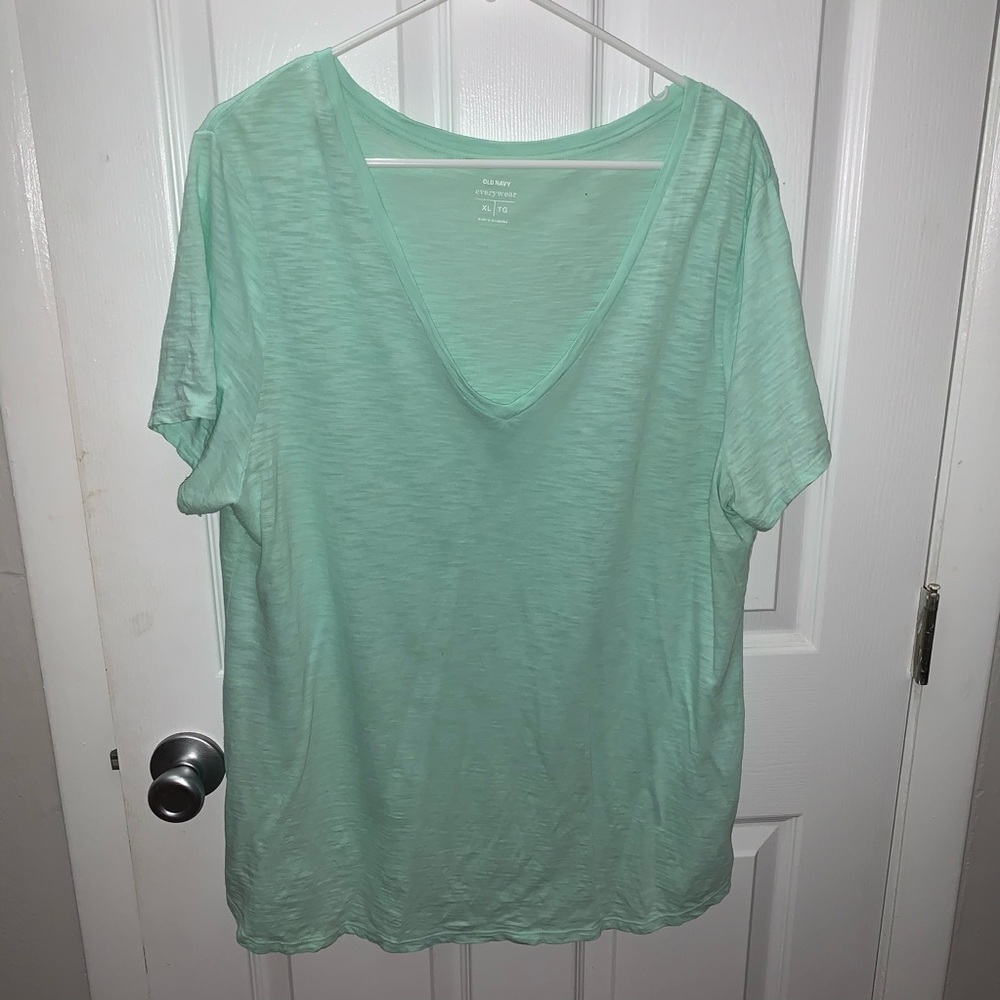 Old Navy Everywhere tee